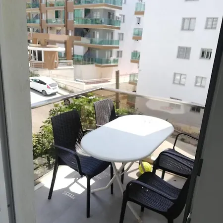شقة Plaja Ve Merkeze Aracla 8 Dakika 1+1 كوشاداسيه